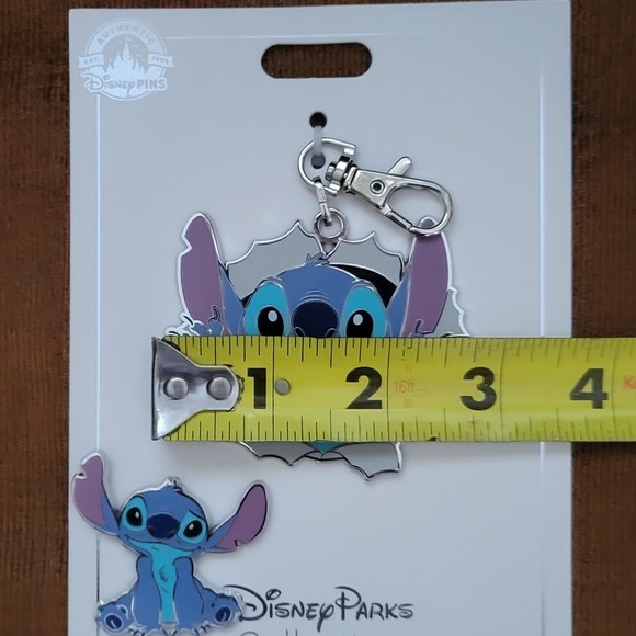 NWT STITCH MEDAL AND PIN SET - Picture 5 of 5